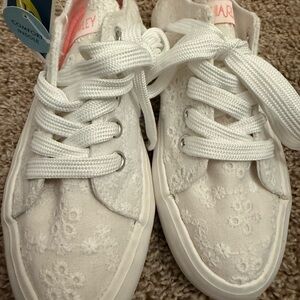 Girls Cynthia Rowley White Sneakers with Pink Insole Size 13